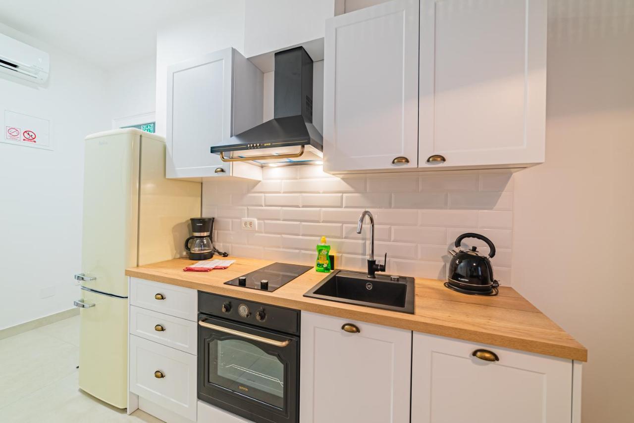 Apartman Lena Centar Bol Extérieur photo